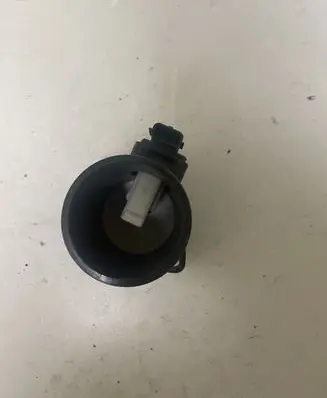 Renault Clio IV Mass air flow meter 5WK97021