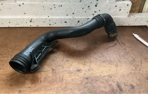 Intercooler hose/pipe