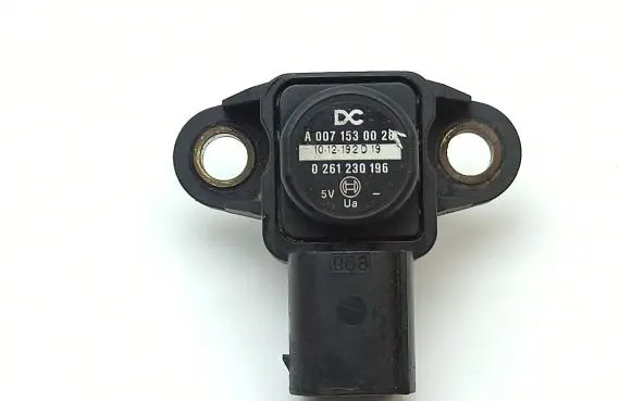 Mercedes-Benz C W204 Air pressure sensor A0071530028 0261230196