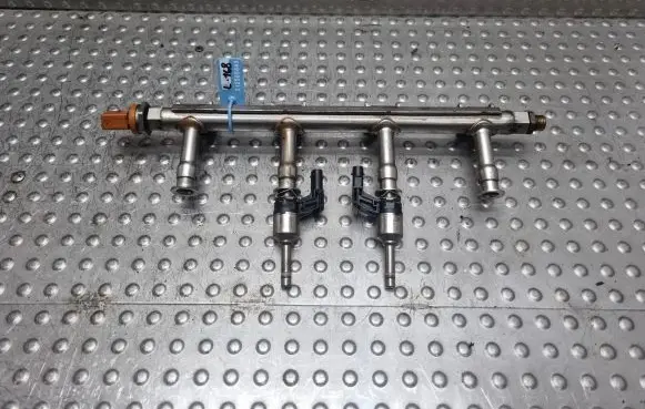 Skoda Fabia Mk2 (5J) Fuel main line pipe 03F133320C IHP3082