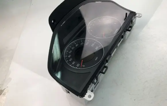 Volvo V70 Speedometer (instrument cluster) 31270899AA