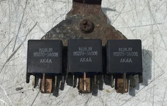 Hyundai H-1, Starex, Satellite Other relay 952703A006