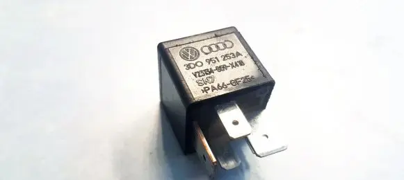 Volkswagen Golf V Other relay 3D0951253A