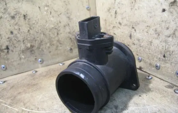 Volkswagen Golf IV Mass air flow meter BOSCH0280217121VW06A906461