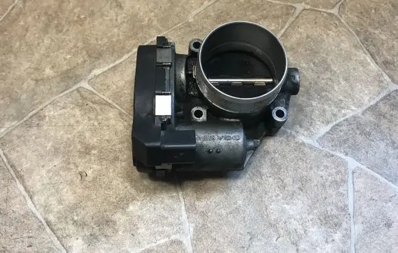 BMW X6 E71 Throttle valve 7555944