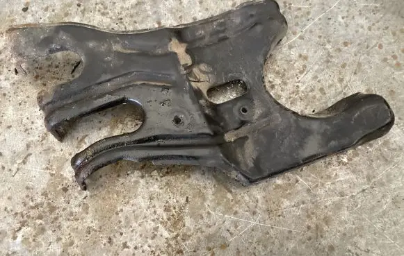 Mercedes-Benz C W203 Radiator mount bracket