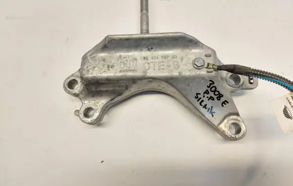 Peugeot 3008 III Engine mount bracket 9840698780JLK01