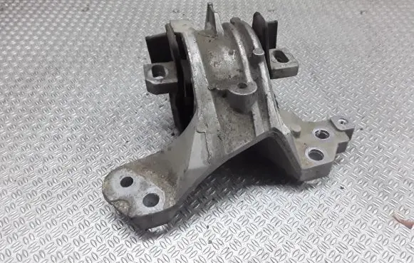 Citroen C5 Engine mount bracket