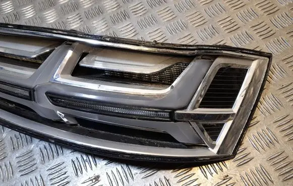 Audi Q7 4M Tailgate rear/tail lights 4M0945094D