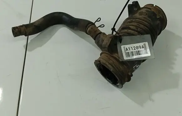 Toyota Yaris Air intake hose/pipe 
