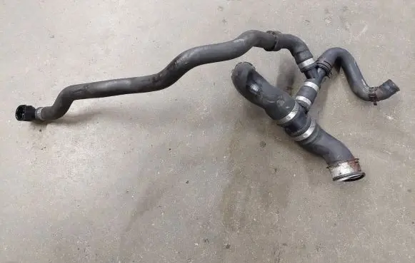Mercedes-Benz E W212 Engine coolant pipe/hose A2046018282