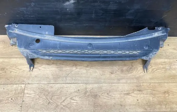 Volvo XC70 Front bumper skid plate/under tray 09484049
