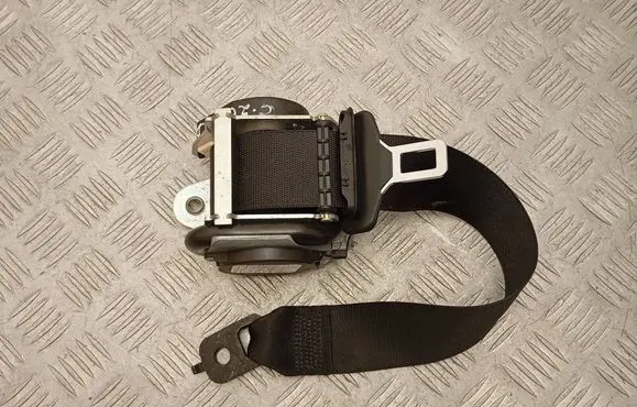 Rear seatbelt