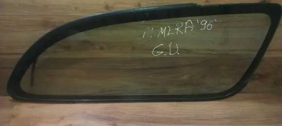 Nissan Almera Rear side window nenustayta