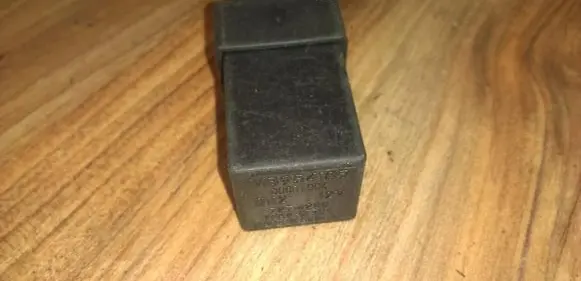 Volvo S40, V40 Other relay mb954185