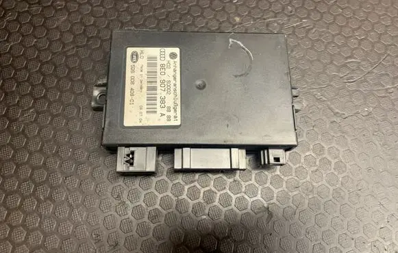 Volkswagen Touareg I Tow bar trailer control unit/module 8E0907383A