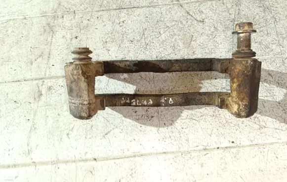Mitsubishi Pajero Front Brake Caliper Pad/Carrier 