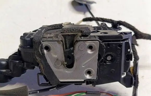 Renault Captur Front door lock 805037243RU5 805037243R