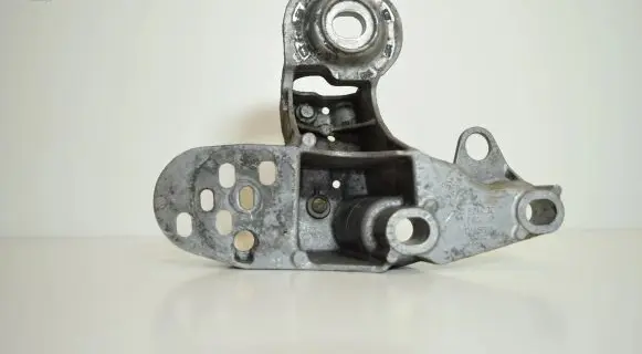 Audi A4 S4 B6 8E 8H Engine mounting bracket 8E0199351
