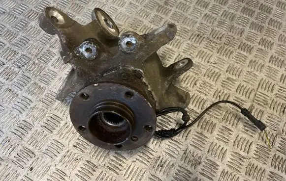 BMW 5 F10 F11 Rear wheel hub 6796100