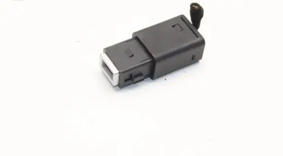 Peugeot 2008 II USB socket connector 98217039DX 9824334377