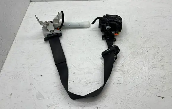 Nissan Leaf II (ZE1) Front seatbelt 640512800B