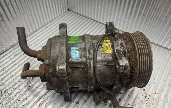 Volvo V70 Air conditioning (A/C) compressor (pump) 770B577683 8708581