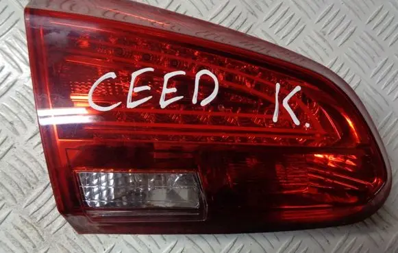 KIA Ceed Tailgate rear/tail lights 92403A20