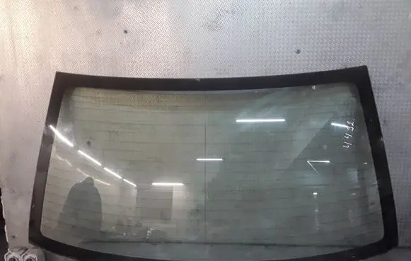 Toyota Yaris Rear windscreen/windshield window 