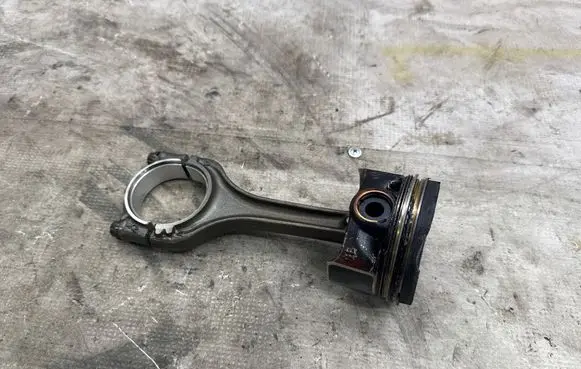Audi A3 S3 8V Piston with connecting rod 04E198401AE 05E107065C 05E107065S
