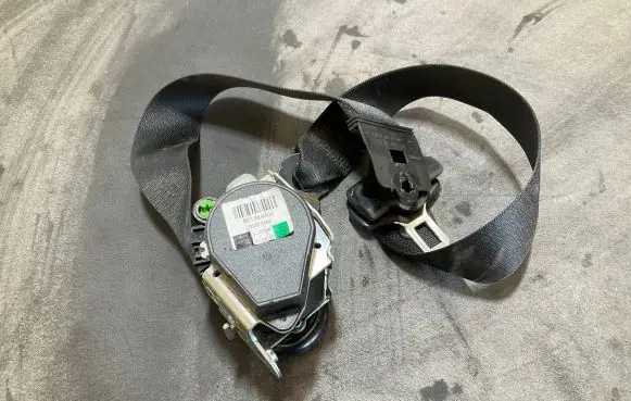 Mercedes-Benz Sprinter W906 Front seatbelt 601384300 000000