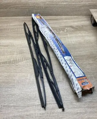 Ford Mondeo MK II Windshield/front glass wiper blade 1714329