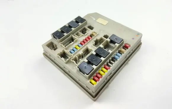 Renault Clio III Fuse module 674658A