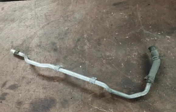 Chrysler Town & Country V Engine coolant pipe/hose