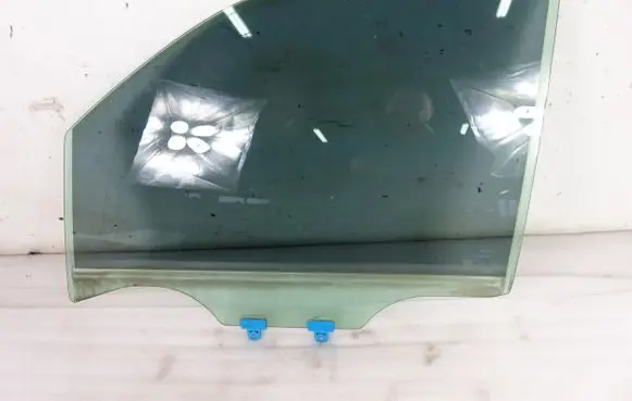 Nissan Pathfinder R51 Front door window glass four-door