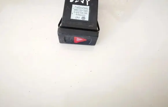 Volkswagen PASSAT B5 Hazard light switch 3b0953235d