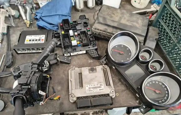 Opel Astra J Engine control unit/module 55485466 0281031379 55579447