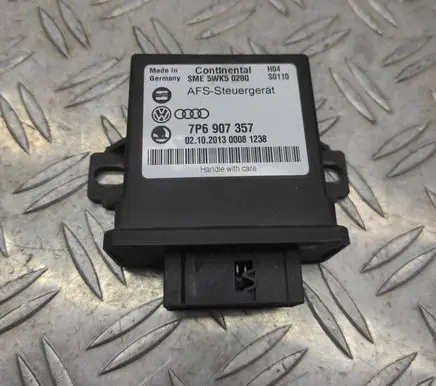 Volkswagen Touareg II Light module LCM 7P6907357 5WK50280