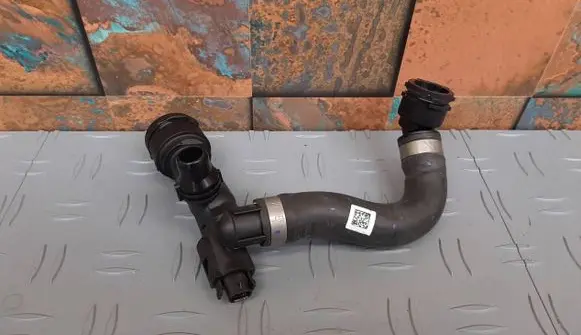 BMW XM Engine coolant pipe/hose 5A0B4F8 17125A0B4F8