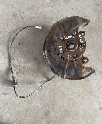Toyota Avensis T220 Front wheel hub spindle knuckle