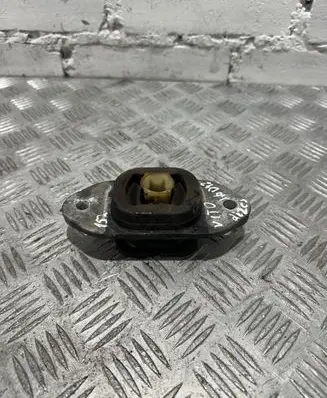 Mercedes-Benz Vito Viano W447 Engine mount bracket A4472411413