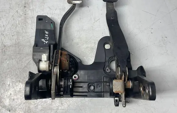 Opel Astra J Pedal assembly 