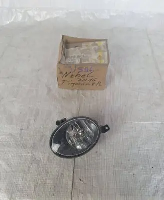 Volkswagen Touran I Front fog light 5K0941700F