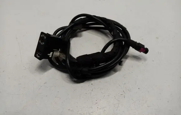 BMW 3 F30 F35 F31 AUX in-socket connector 9229247 84109229247 84109229245