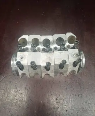 Volkswagen Touran I Camshaft holder 