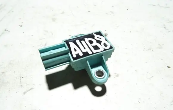 Audi A4 S4 B8 8K Airbag deployment crash/impact sensor