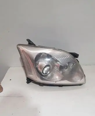 Toyota Avensis T250 Headlight/headlamp