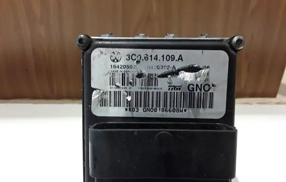 Volkswagen PASSAT B6 ABS Pump 3C0614109A