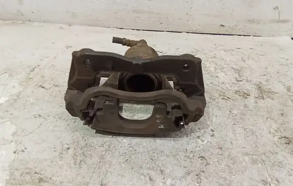 Toyota Auris 150 Front brake caliper Y04302