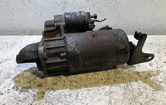 BMW 5 E28 Starter motor 0001218009